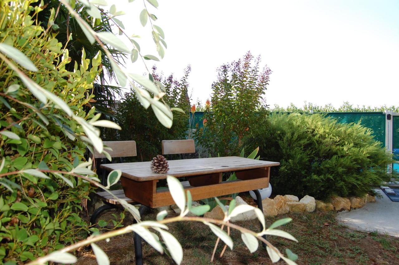 Bed and Breakfast Le Comptoir Des Ecoliers Gémozac Exterior foto