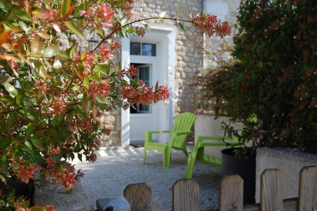 Bed and Breakfast Le Comptoir Des Ecoliers Gémozac Exterior foto